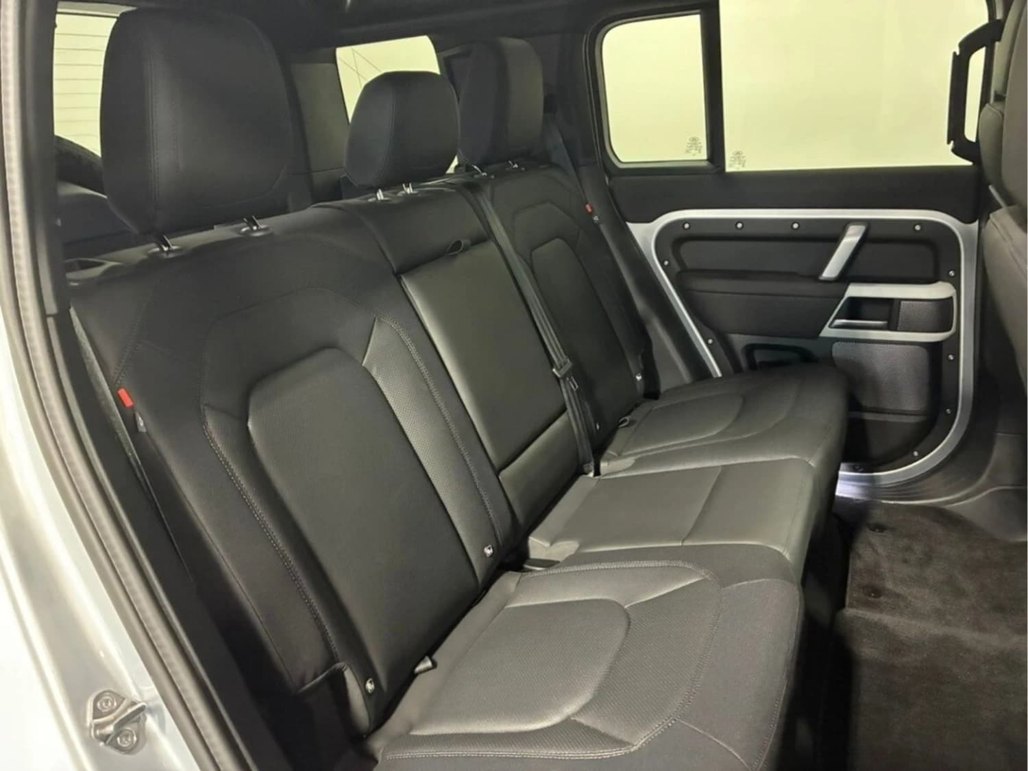 Land Rover Defender D300 X-Dynamic SE - фото 36