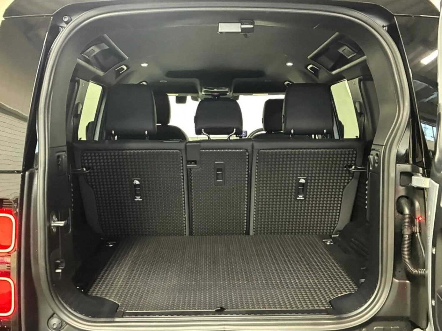 Land Rover Defender D300 X-Dynamic SE - фото 40