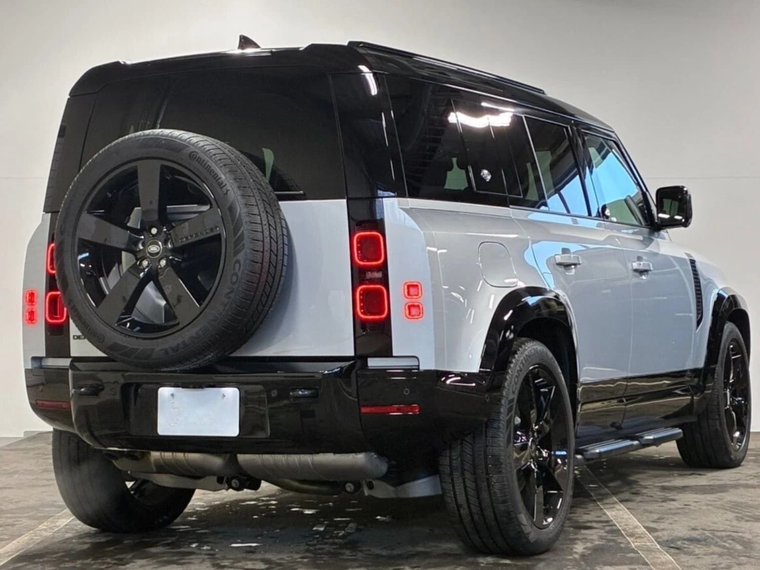 Land Rover Defender D300 X-Dynamic SE - фото 6