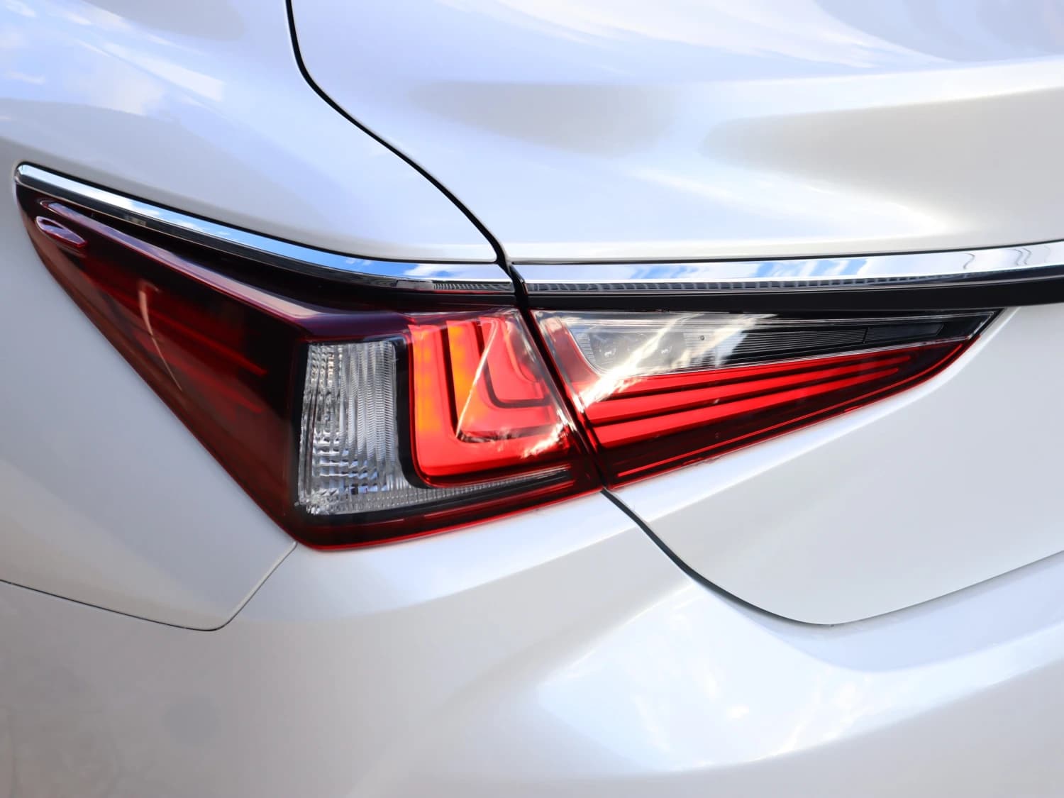 Lexus ES ES300h - фото 32