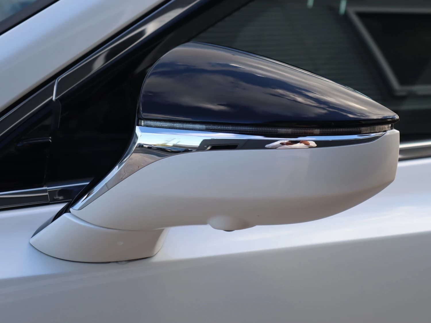 Lexus ES ES300h - фото 34