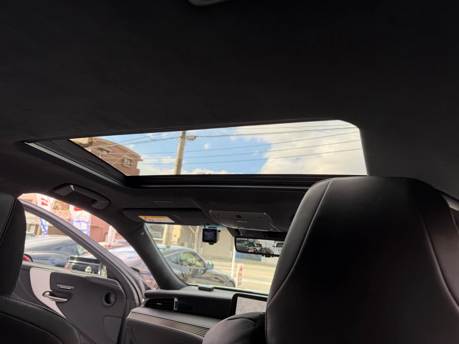 Lexus LS 500h F Sport - фото 3