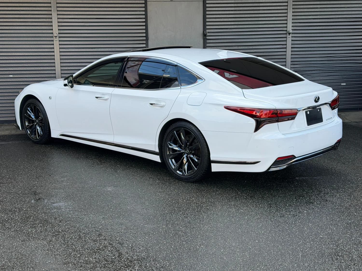 Lexus LS 500h F Sport - фото 6