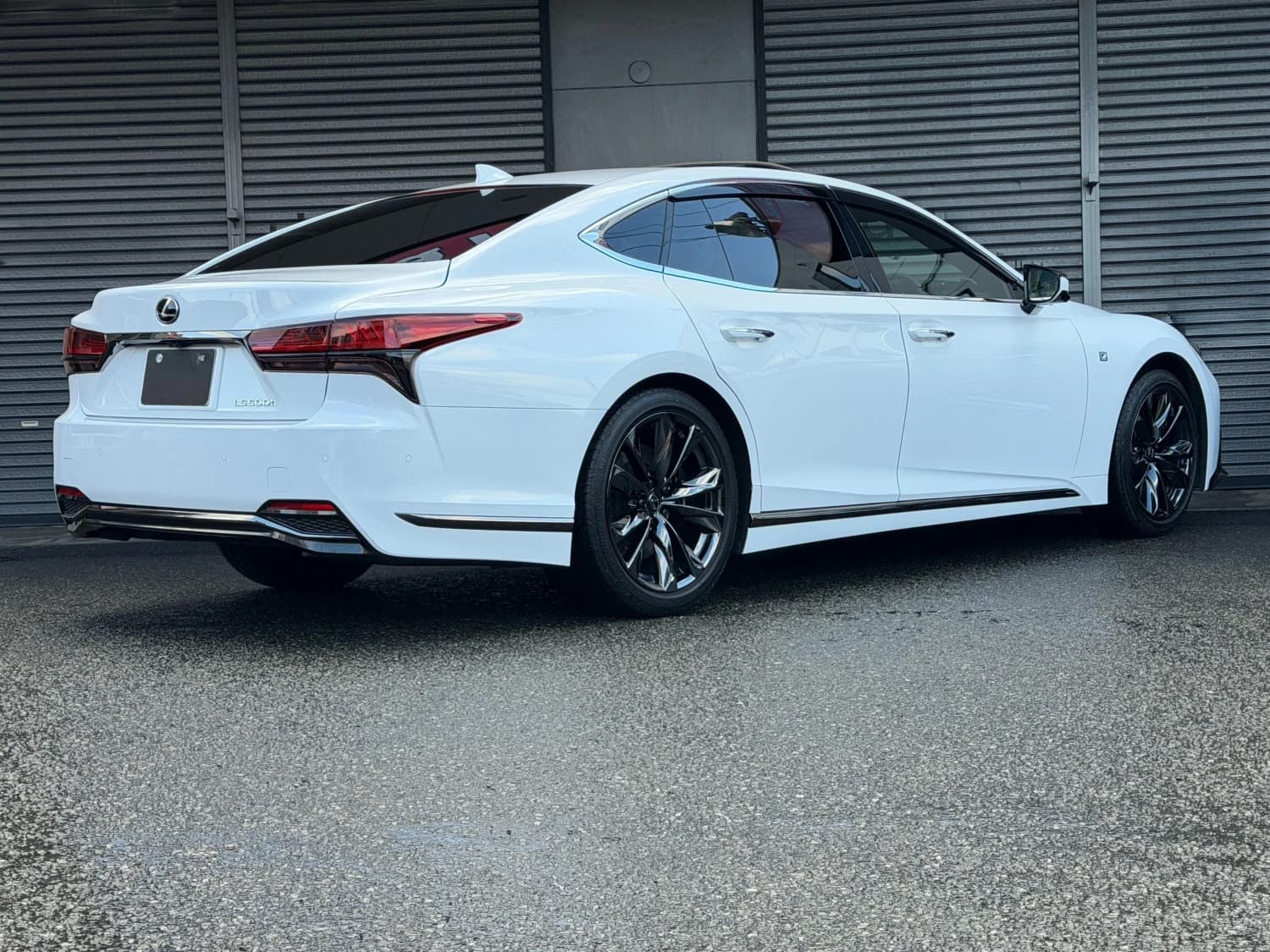 Lexus LS 500h F Sport - фото 9