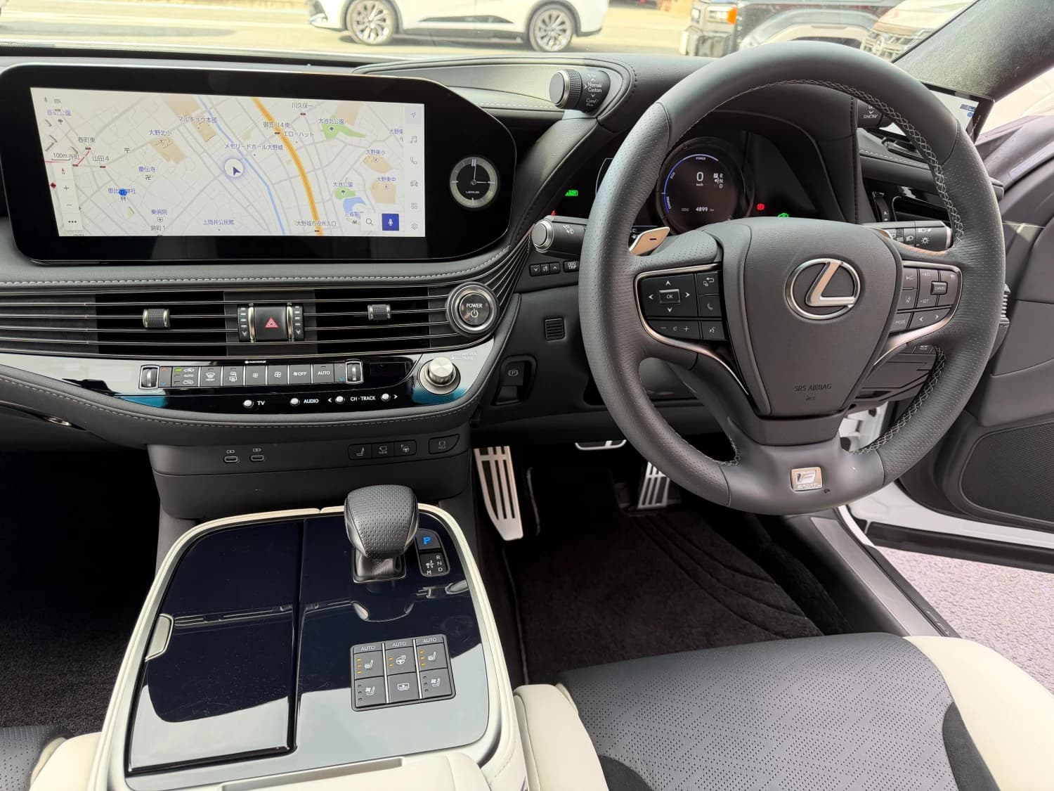 Lexus LS 500h F Sport - фото 15