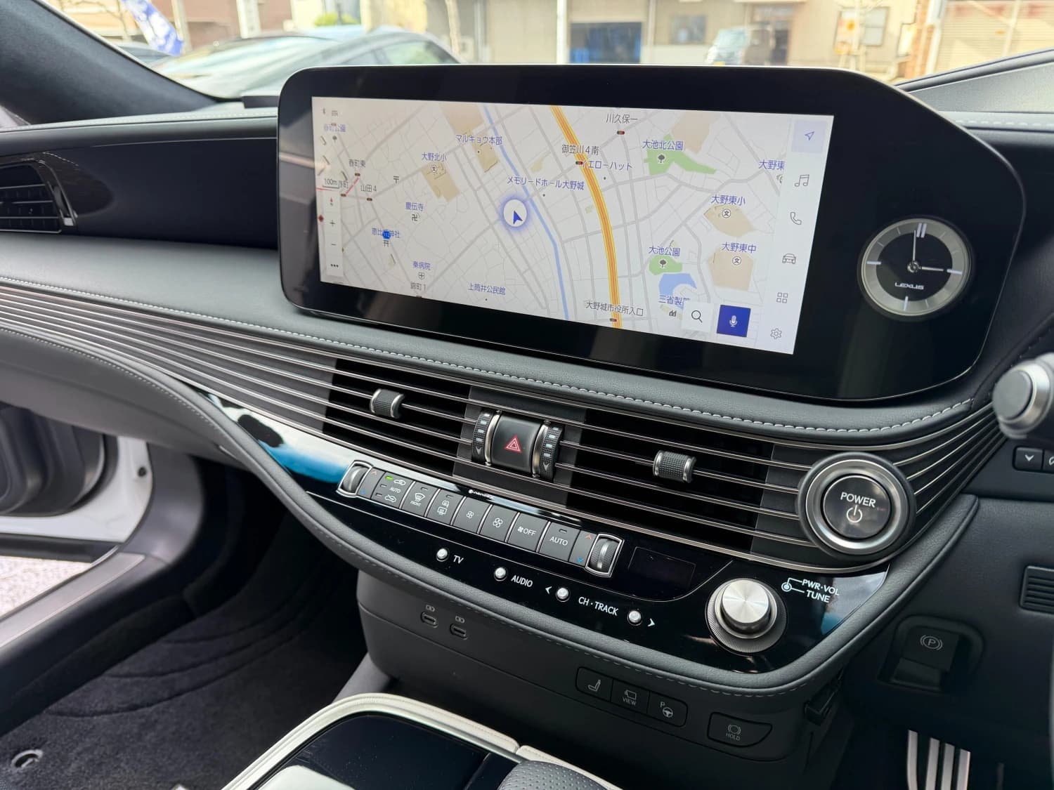 Lexus LS 500h F Sport - фото 18