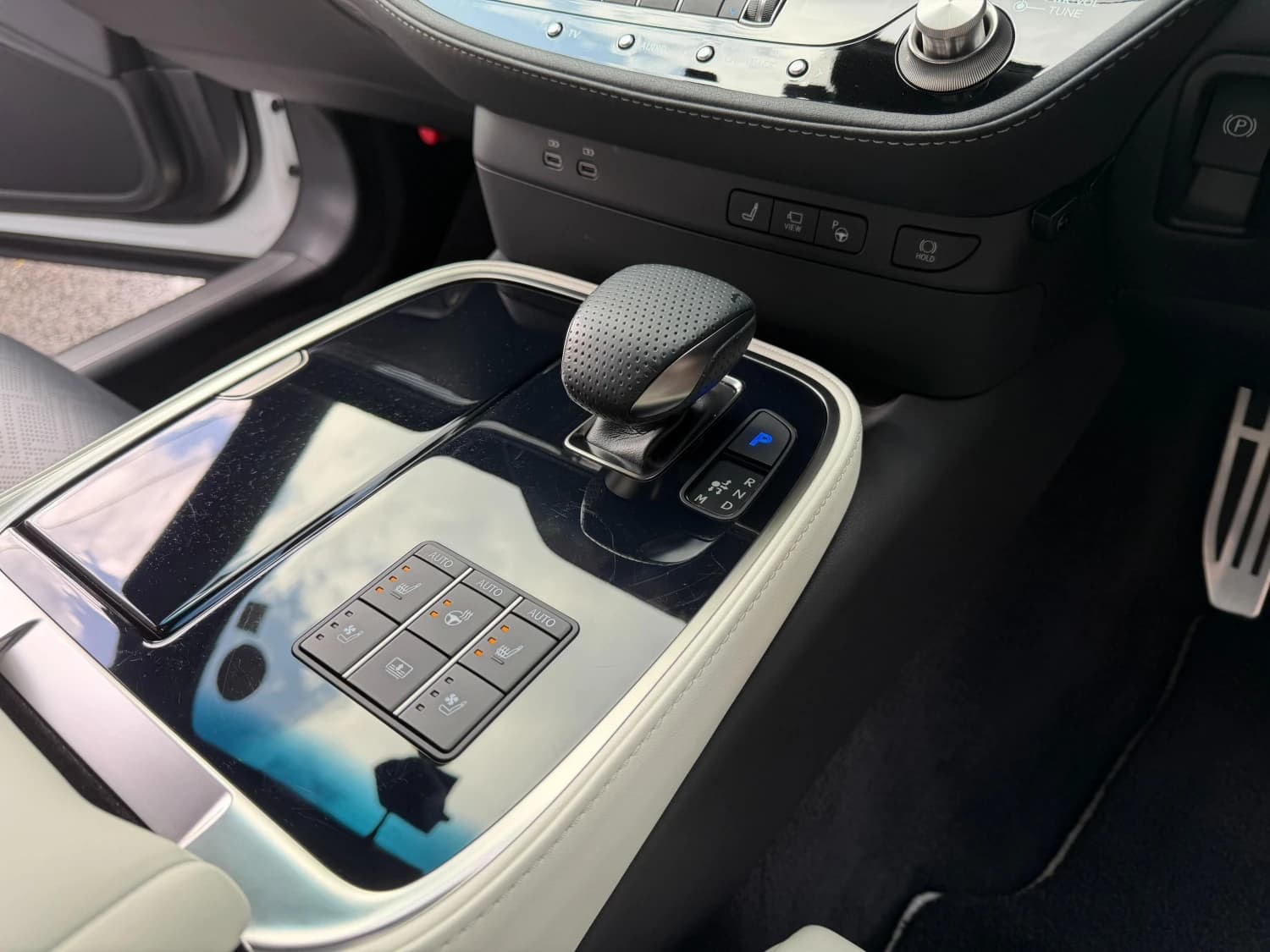 Lexus LS 500h F Sport - фото 19