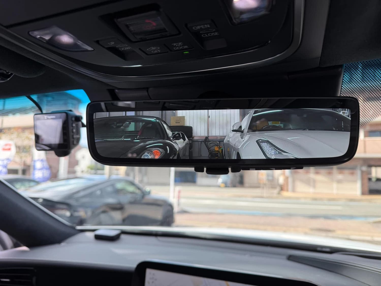 Lexus LS 500h F Sport - фото 21