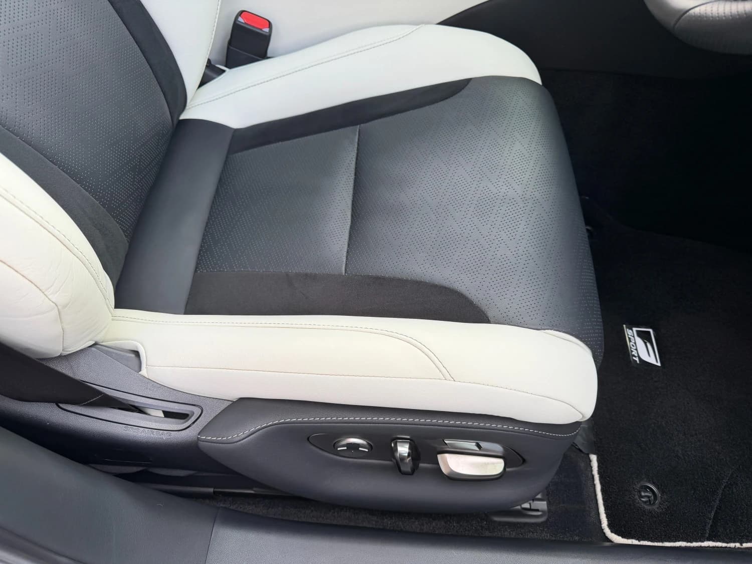 Lexus LS 500h F Sport - фото 23