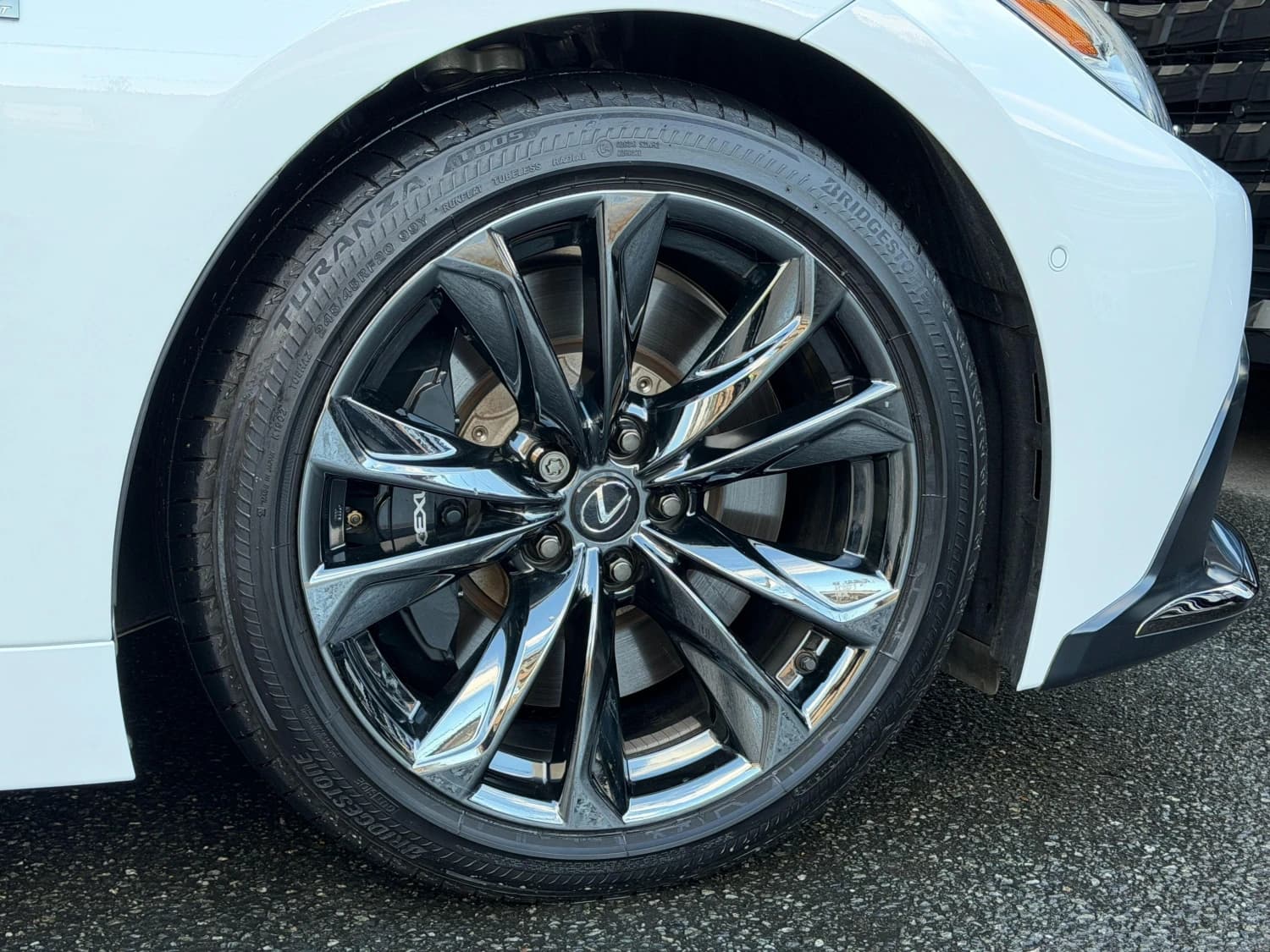 Lexus LS 500h F Sport - фото 27