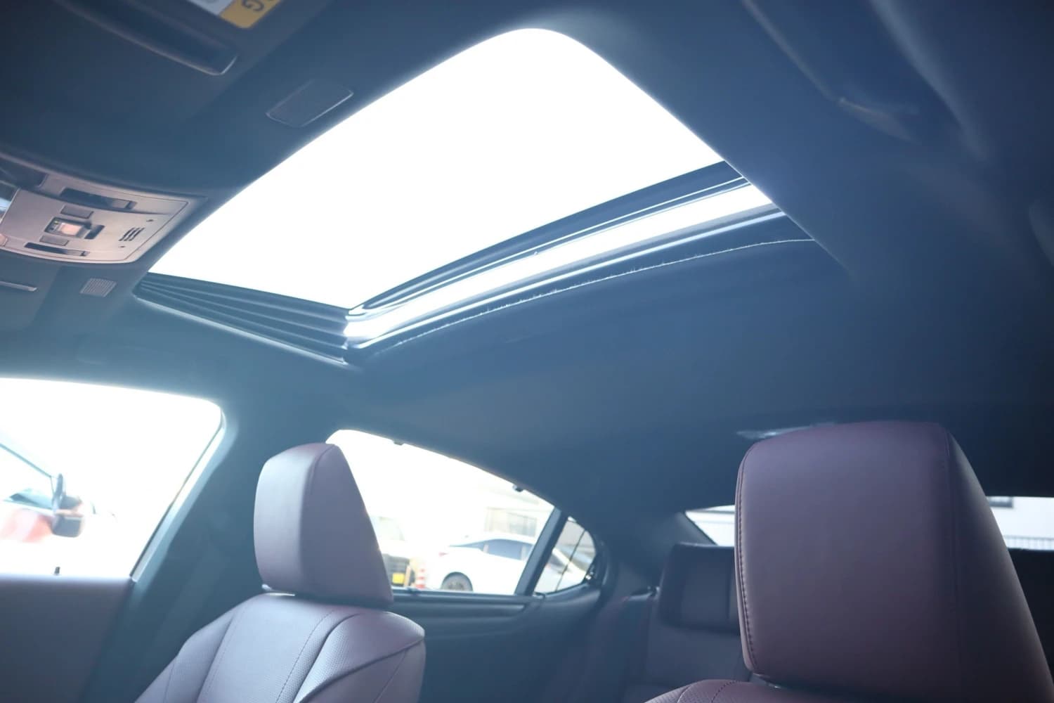 Lexus ES ES300h Graceful Escort - фото 3