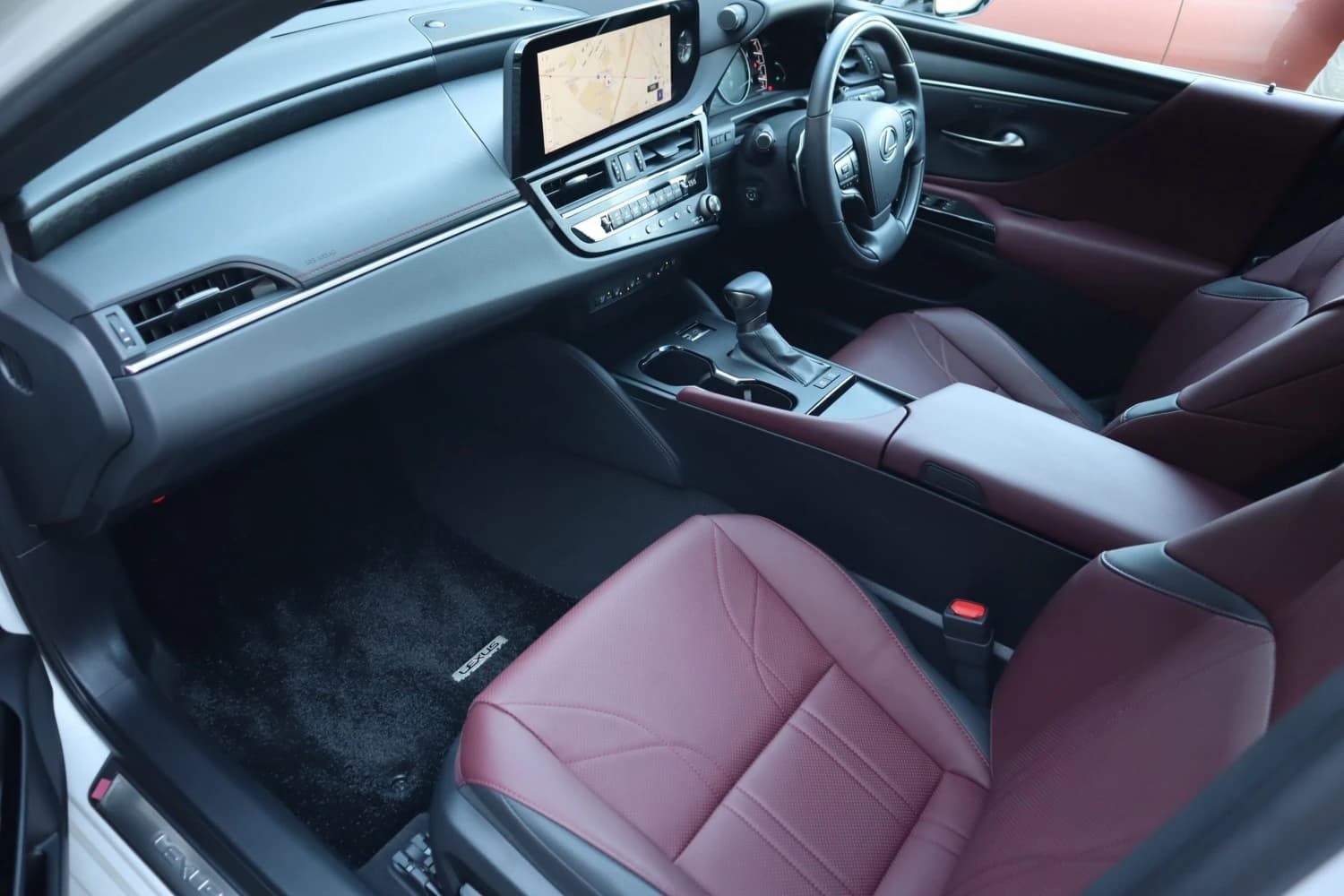 Lexus ES ES300h Graceful Escort - фото 13