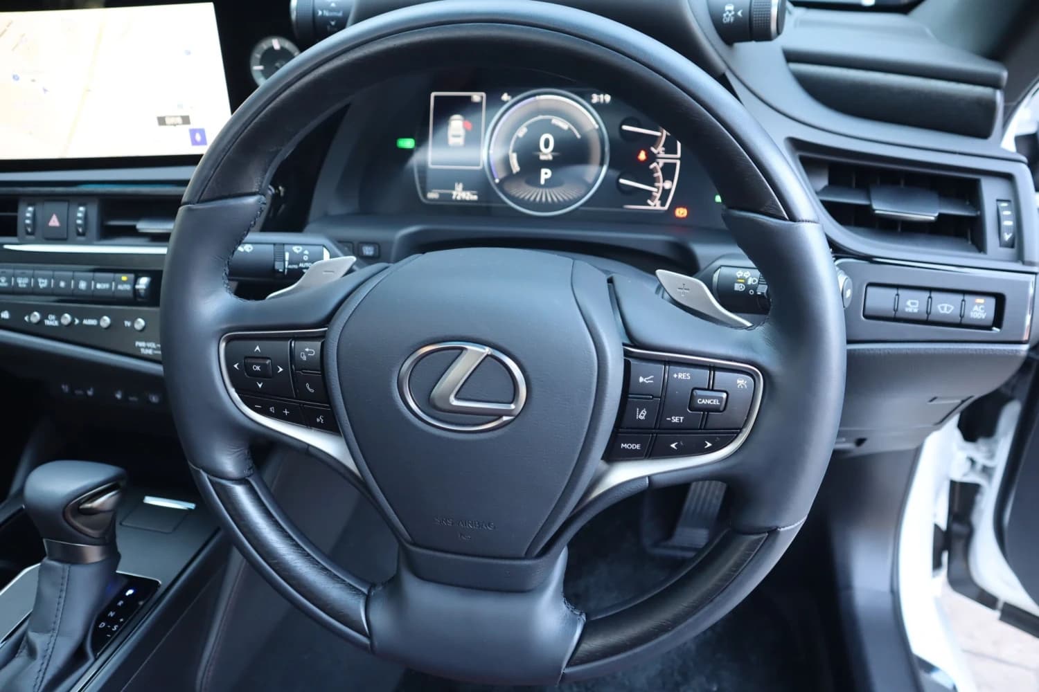 Lexus ES ES300h Graceful Escort - фото 15