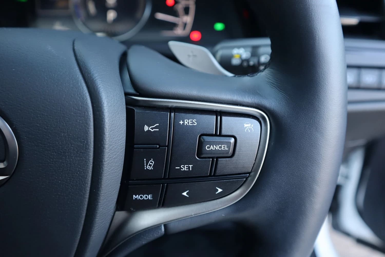 Lexus ES ES300h Graceful Escort - фото 16