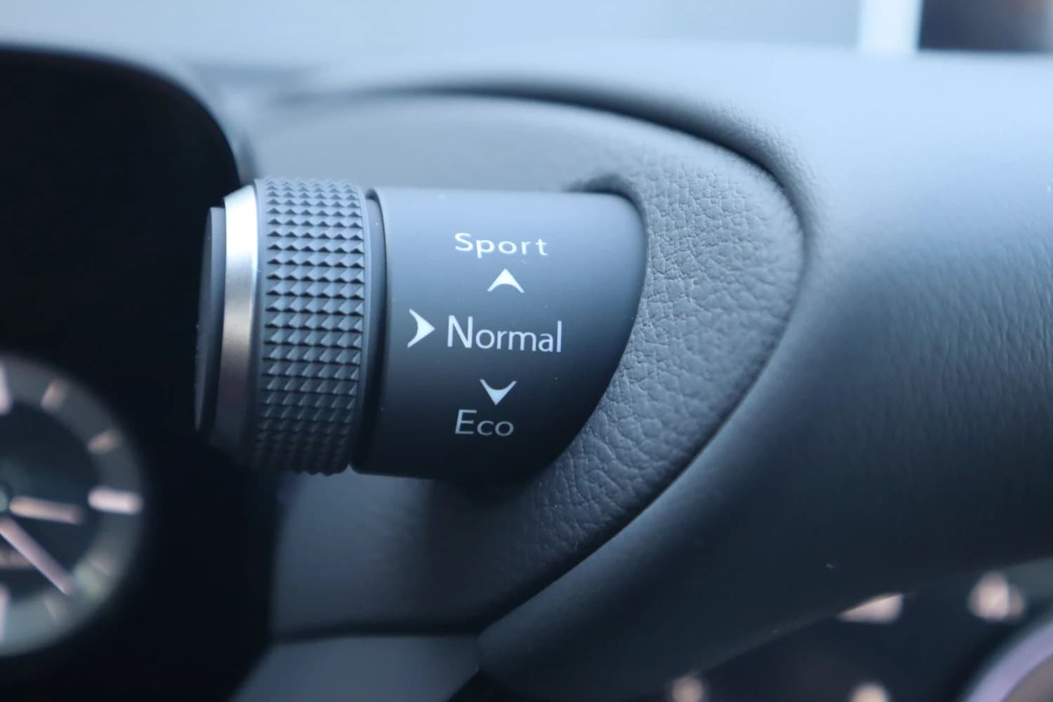 Lexus ES ES300h Graceful Escort - фото 18