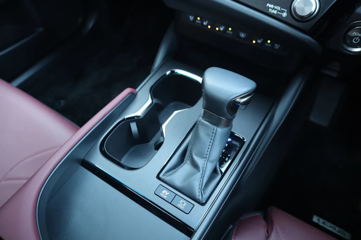 Lexus ES ES300h Graceful Escort - фото 24