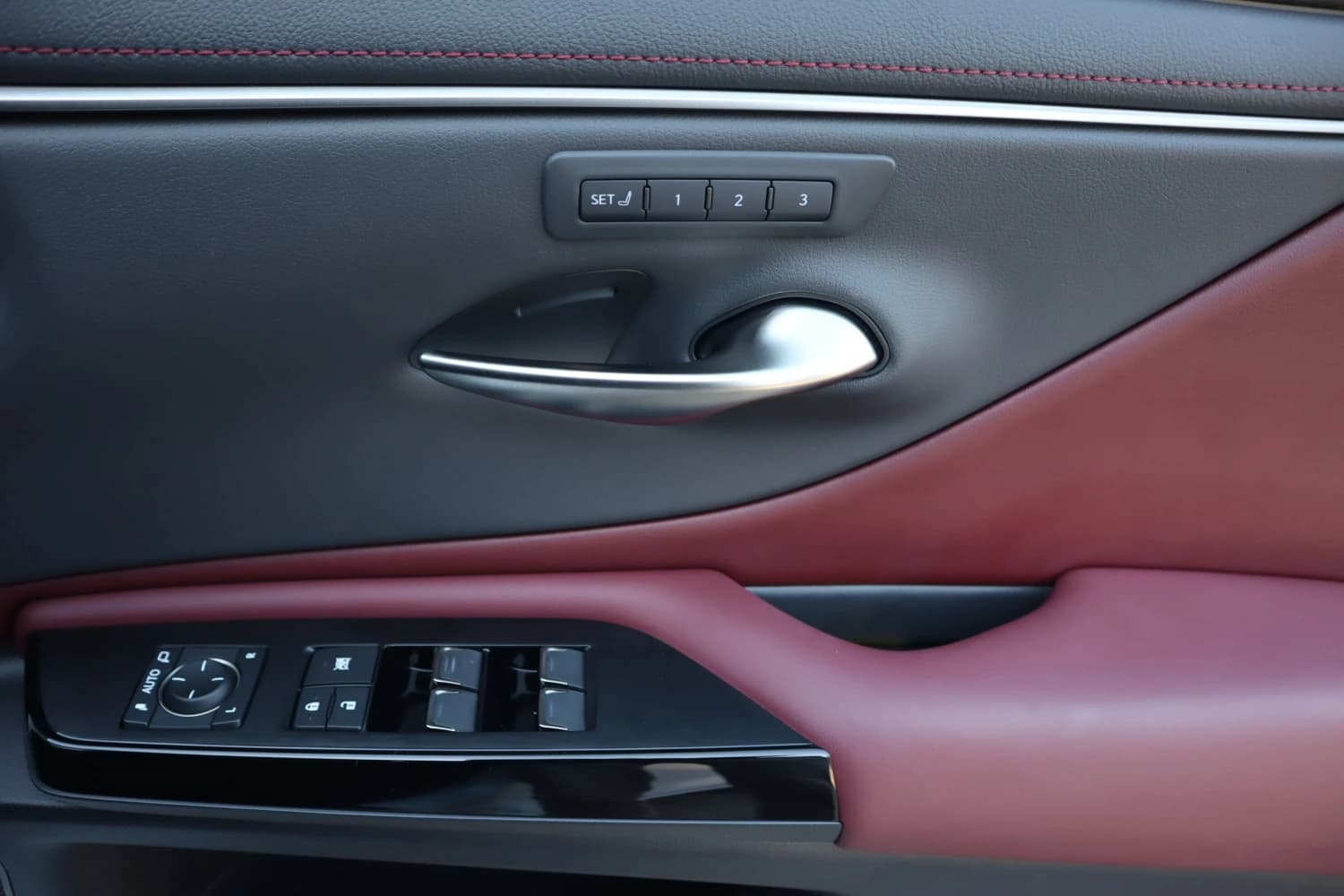 Lexus ES ES300h Graceful Escort - фото 29