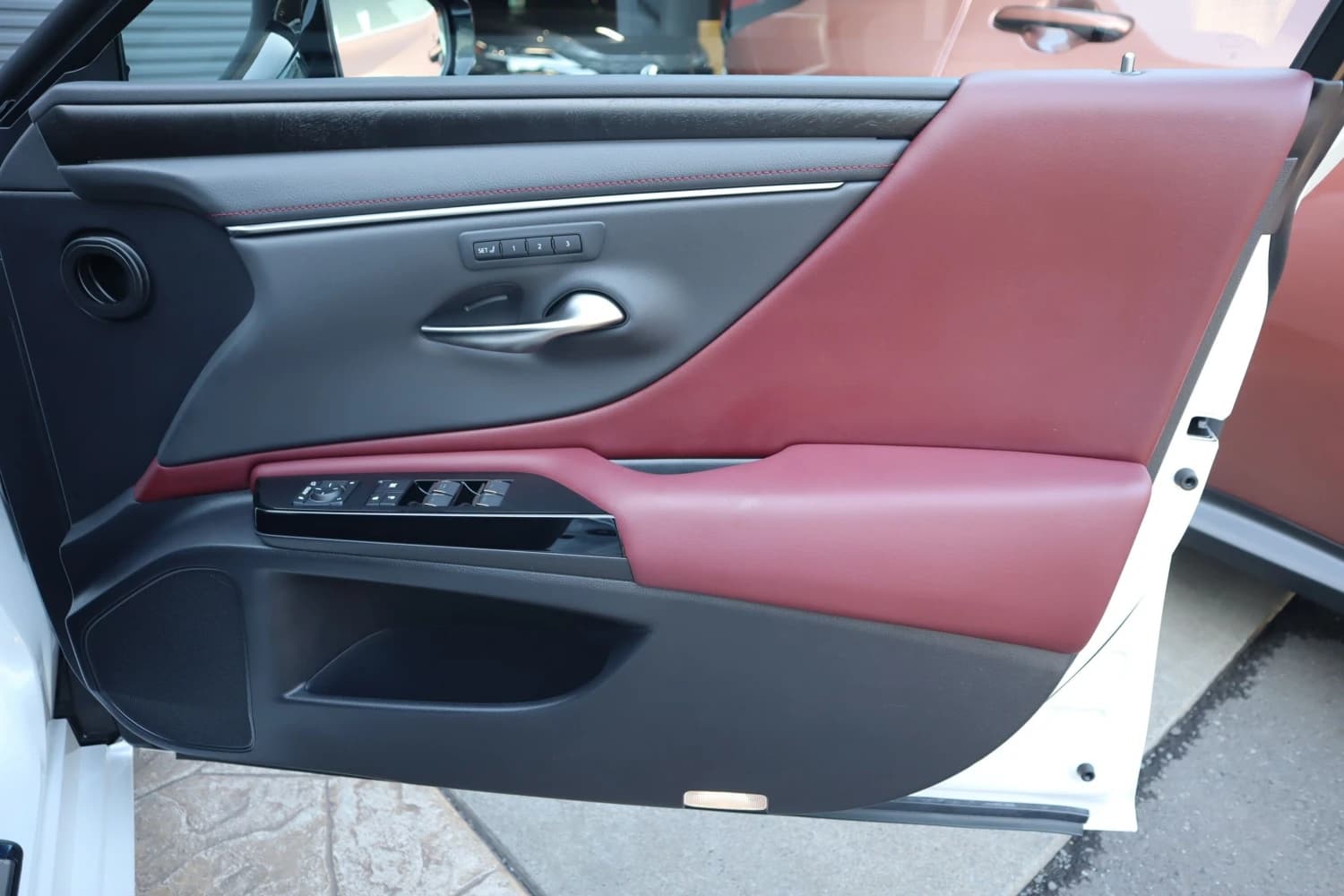 Lexus ES ES300h Graceful Escort - фото 30