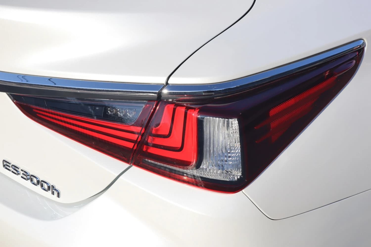 Lexus ES ES300h Graceful Escort - фото 43