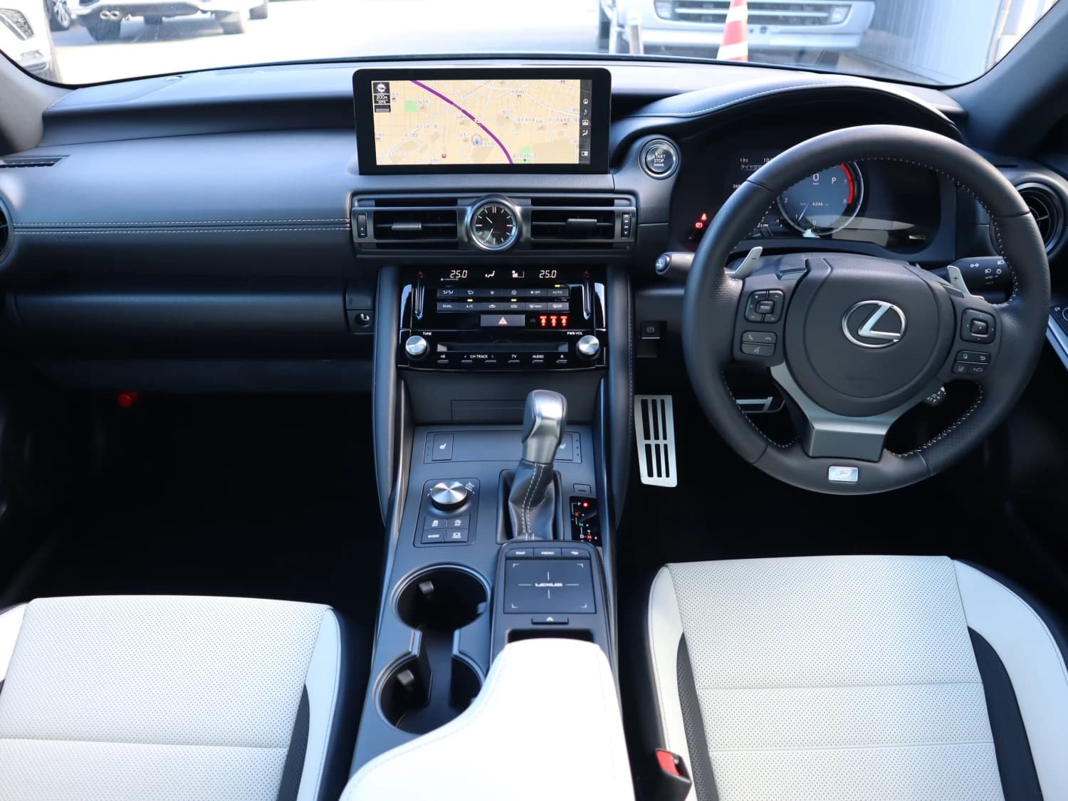 Lexus IS 300 - фото 2