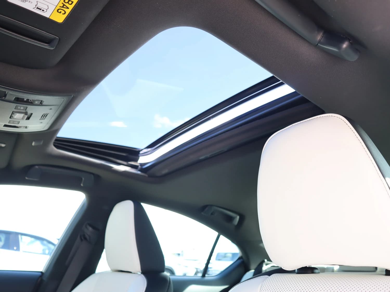 Lexus IS 300 - фото 3