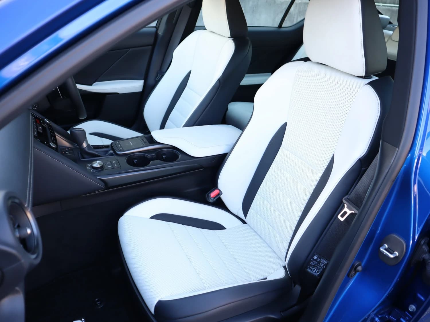 Lexus IS 300 - фото 11