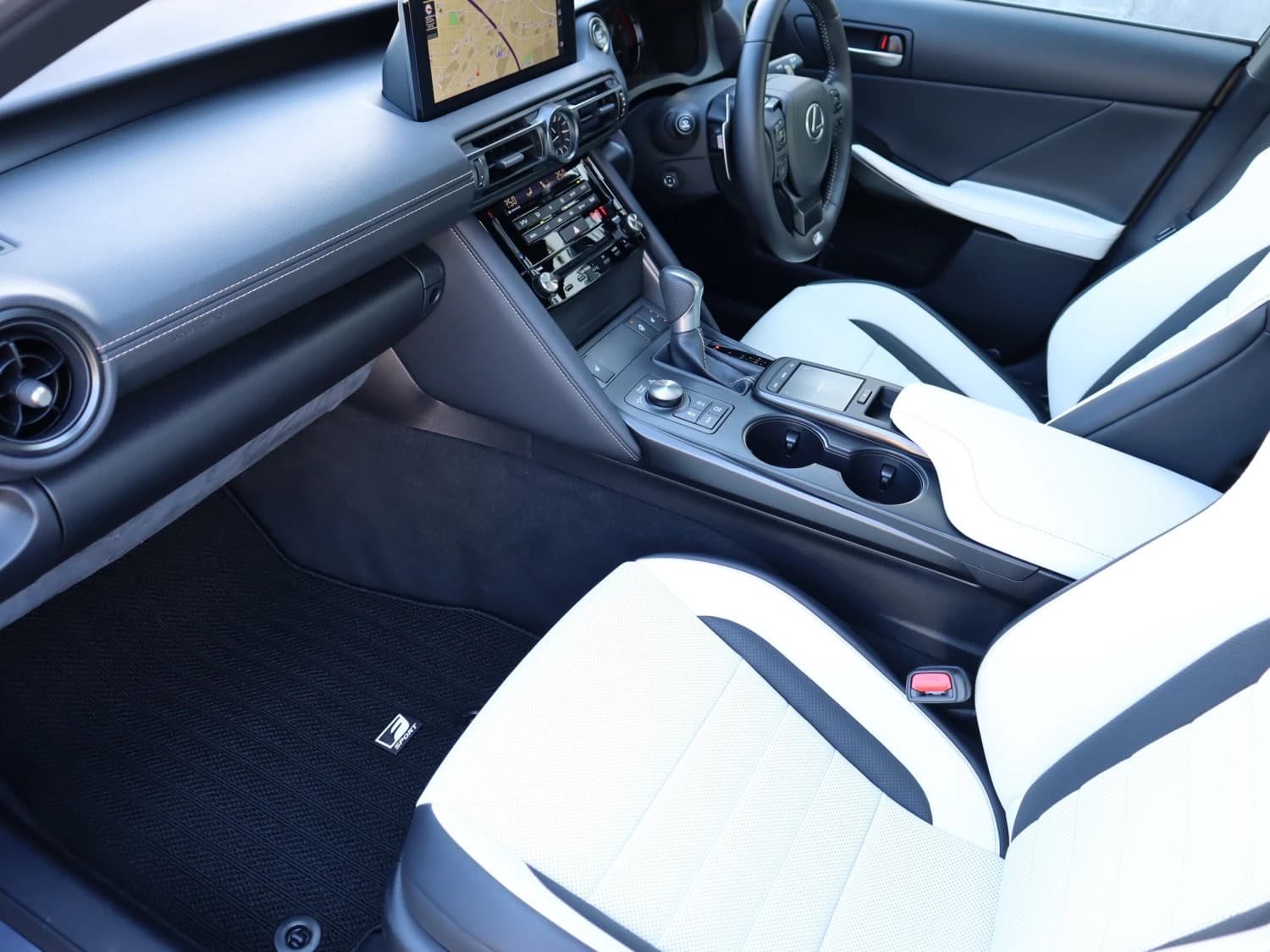 Lexus IS 300 - фото 12