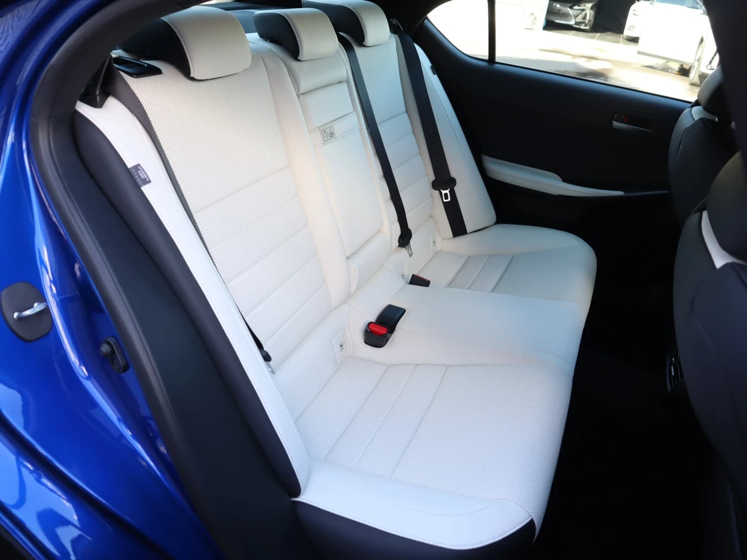 Lexus IS 300 - фото 13