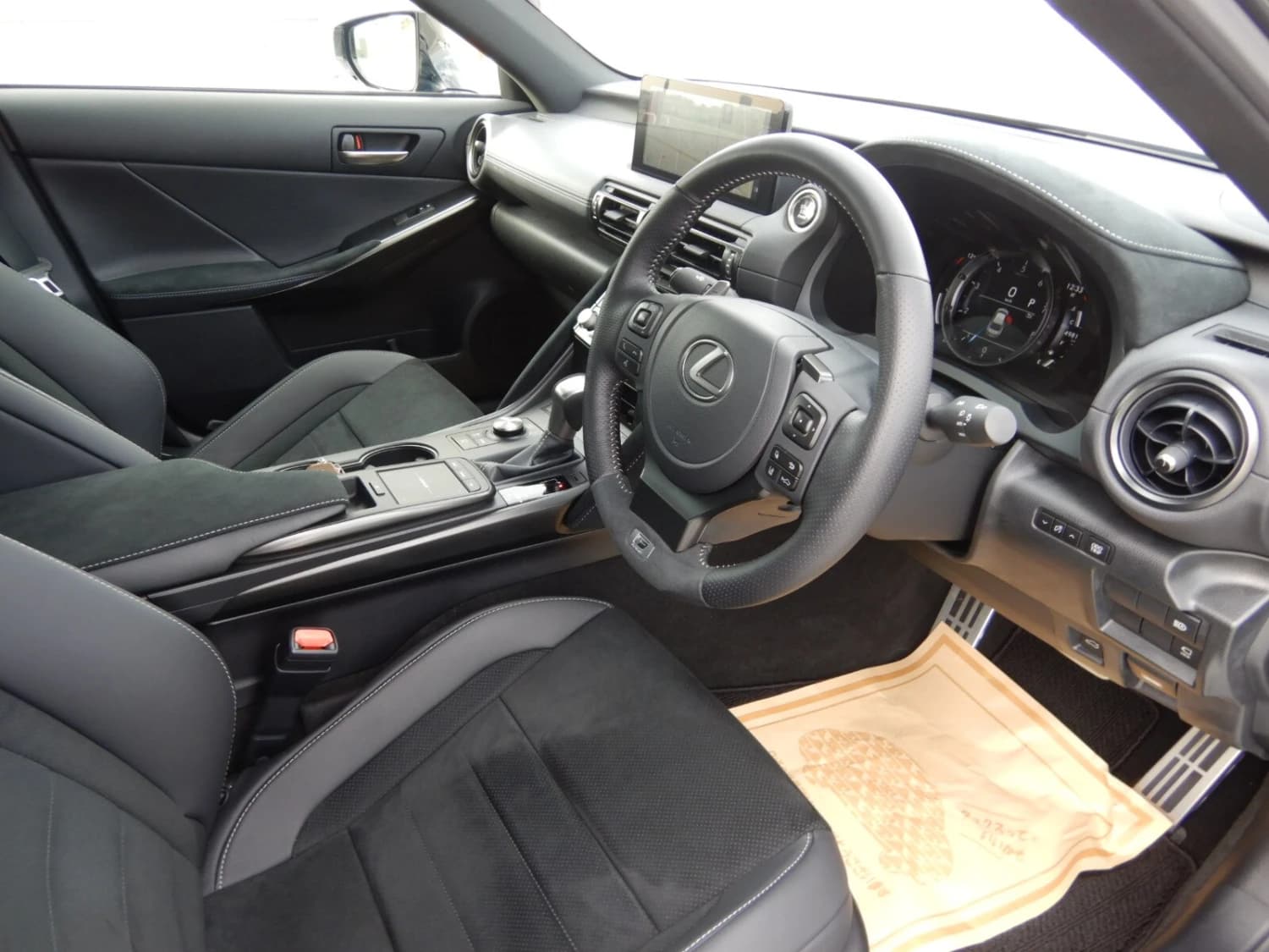 Lexus IS 500 - фото 11