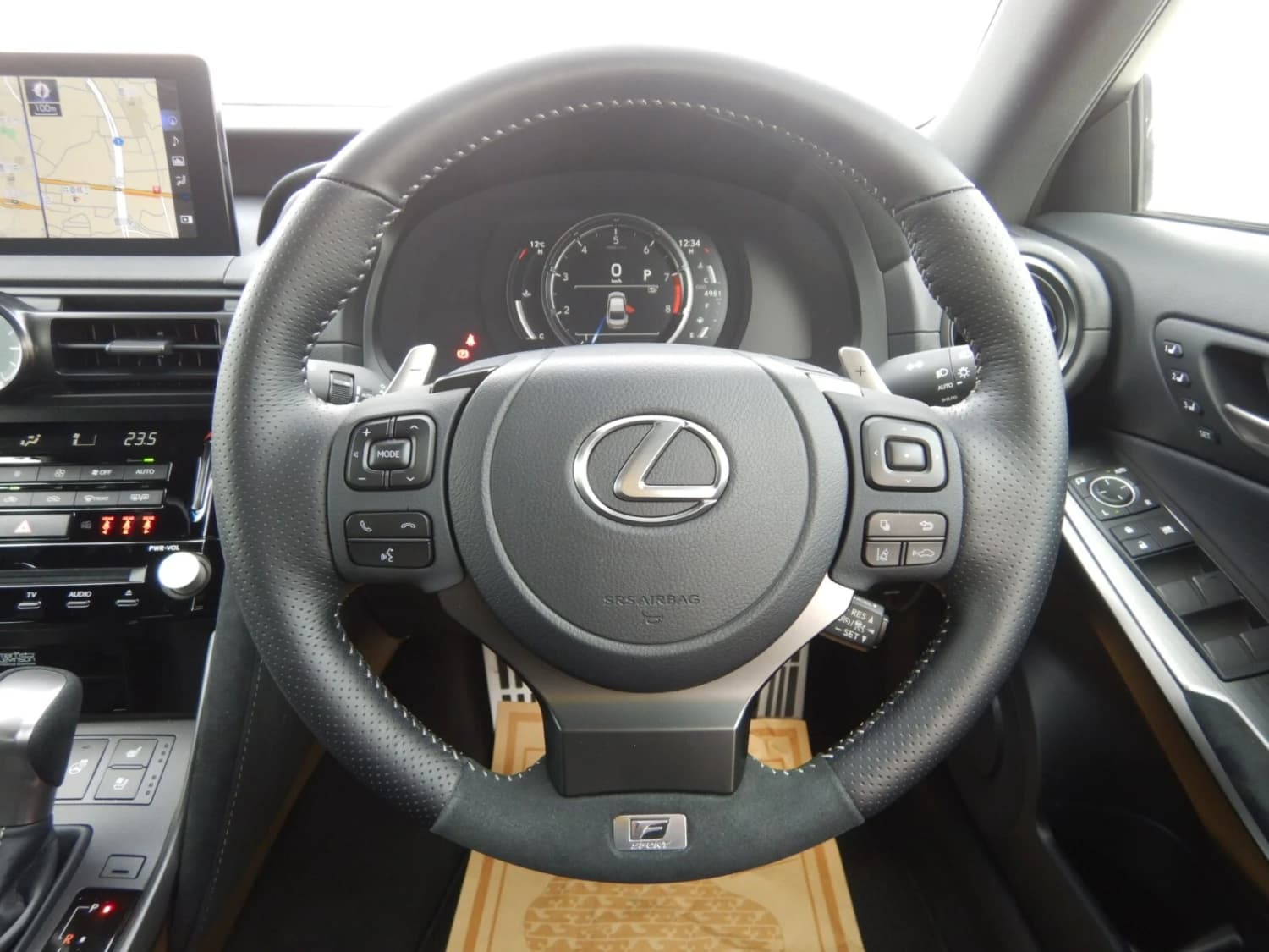 Lexus IS 500 - фото 12