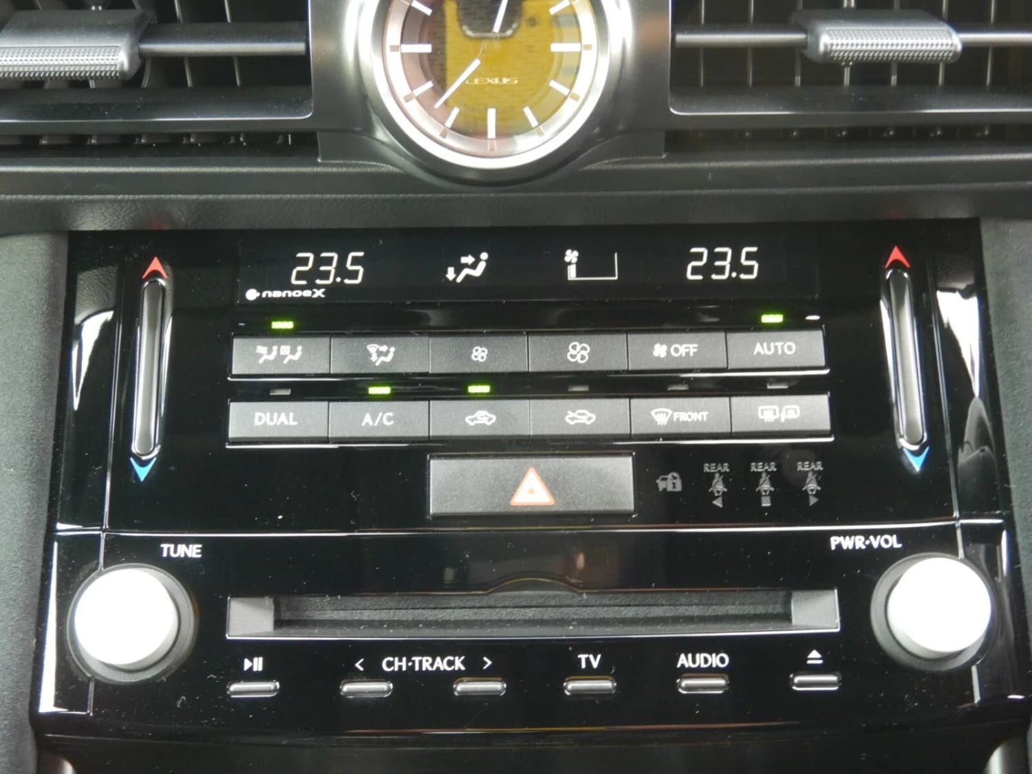 Lexus IS 500 - фото 15