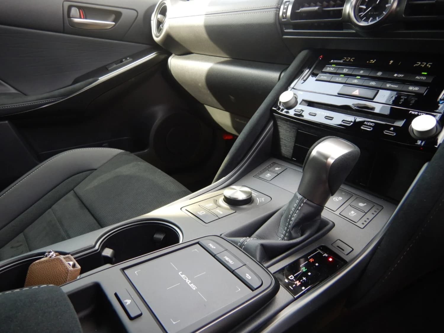 Lexus IS 500 - фото 17