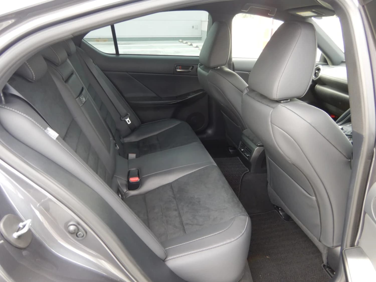 Lexus IS 500 - фото 19