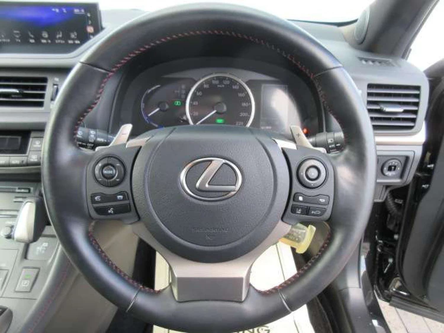 Lexus CT 200h - фото 11