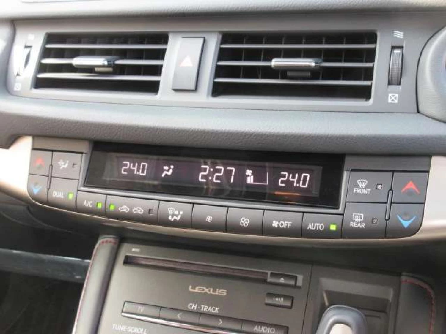 Lexus CT 200h - фото 19