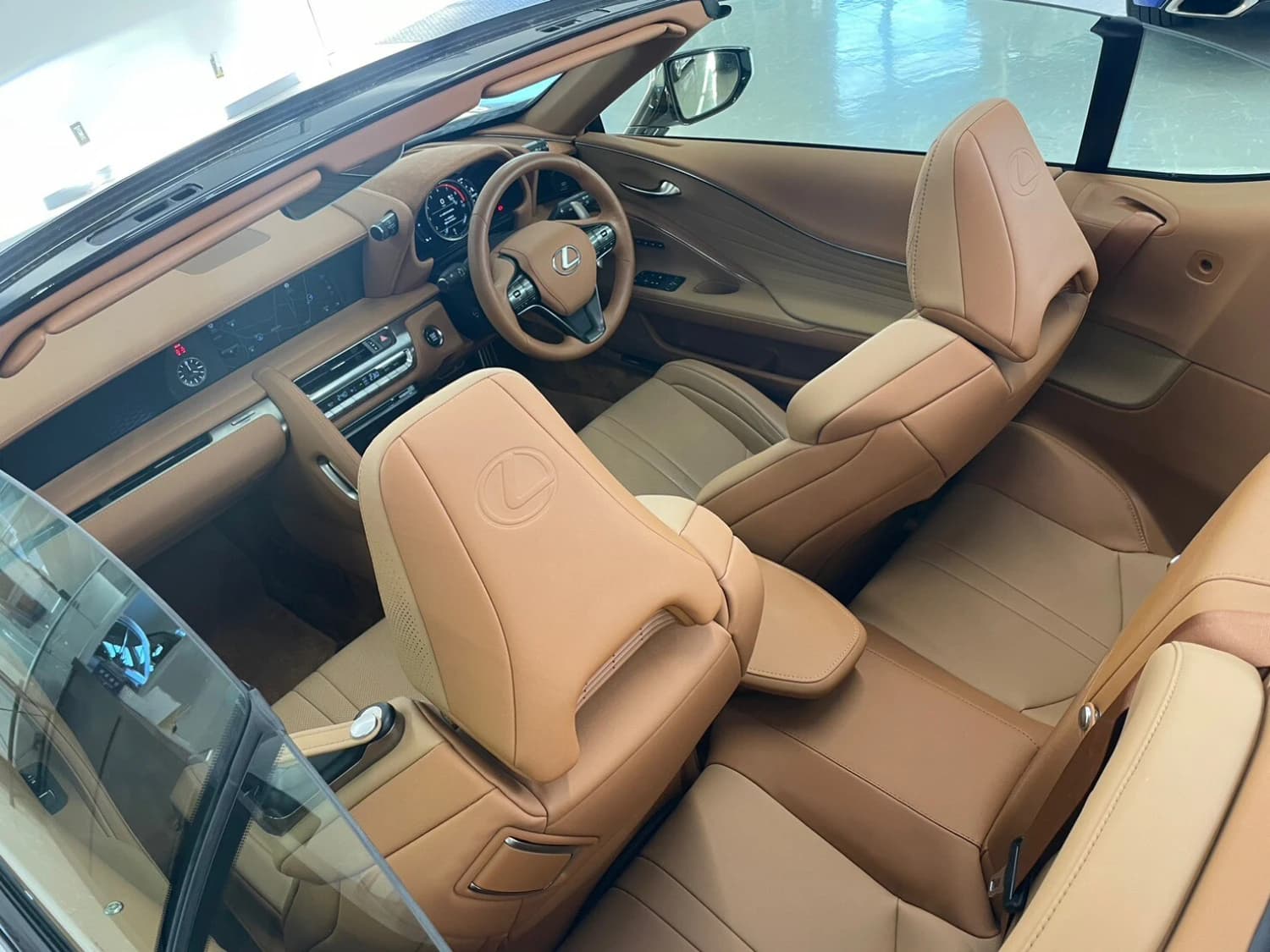 Lexus LC 500 Convertible - фото 3