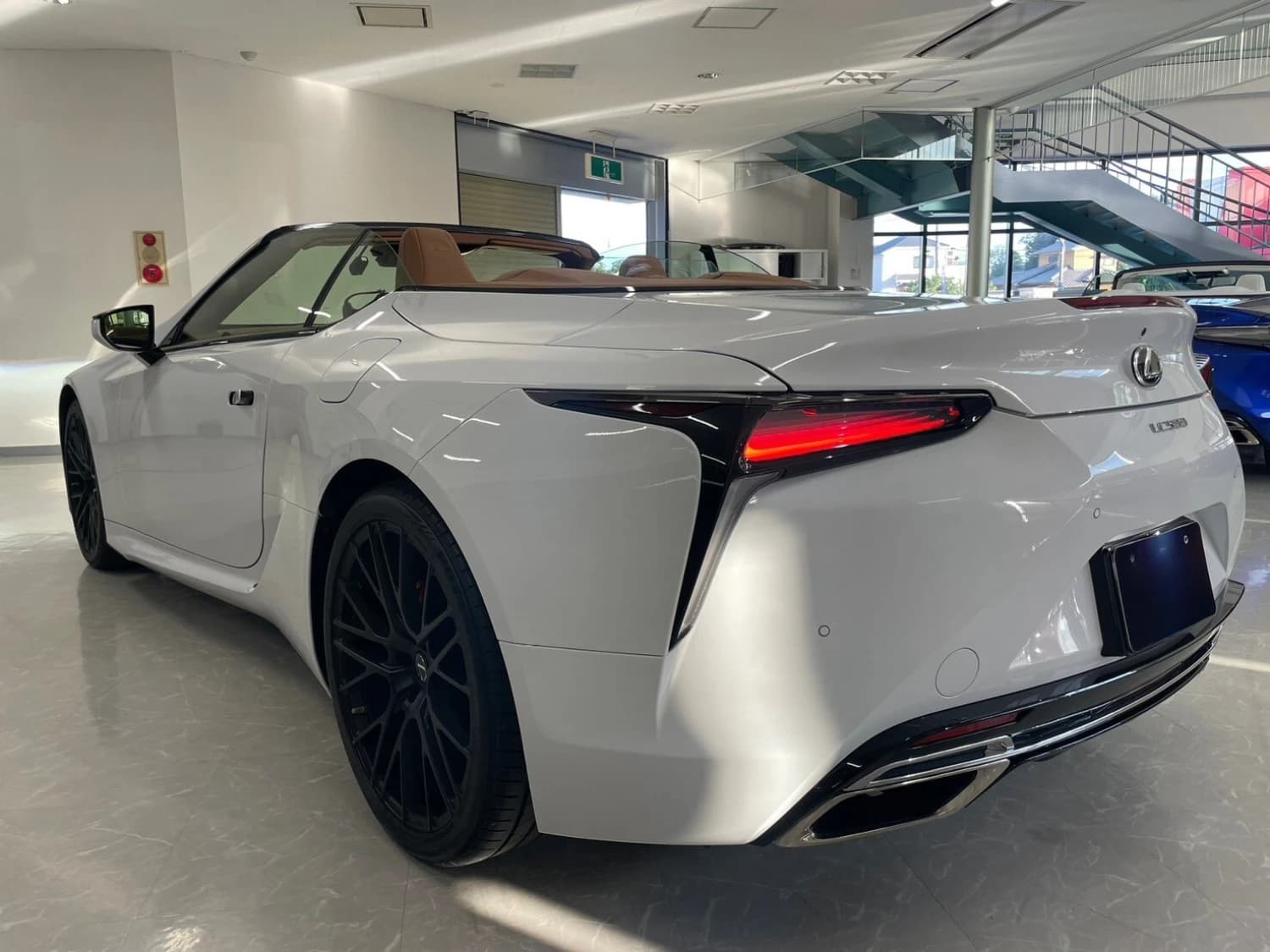 Lexus LC 500 Convertible - фото 5