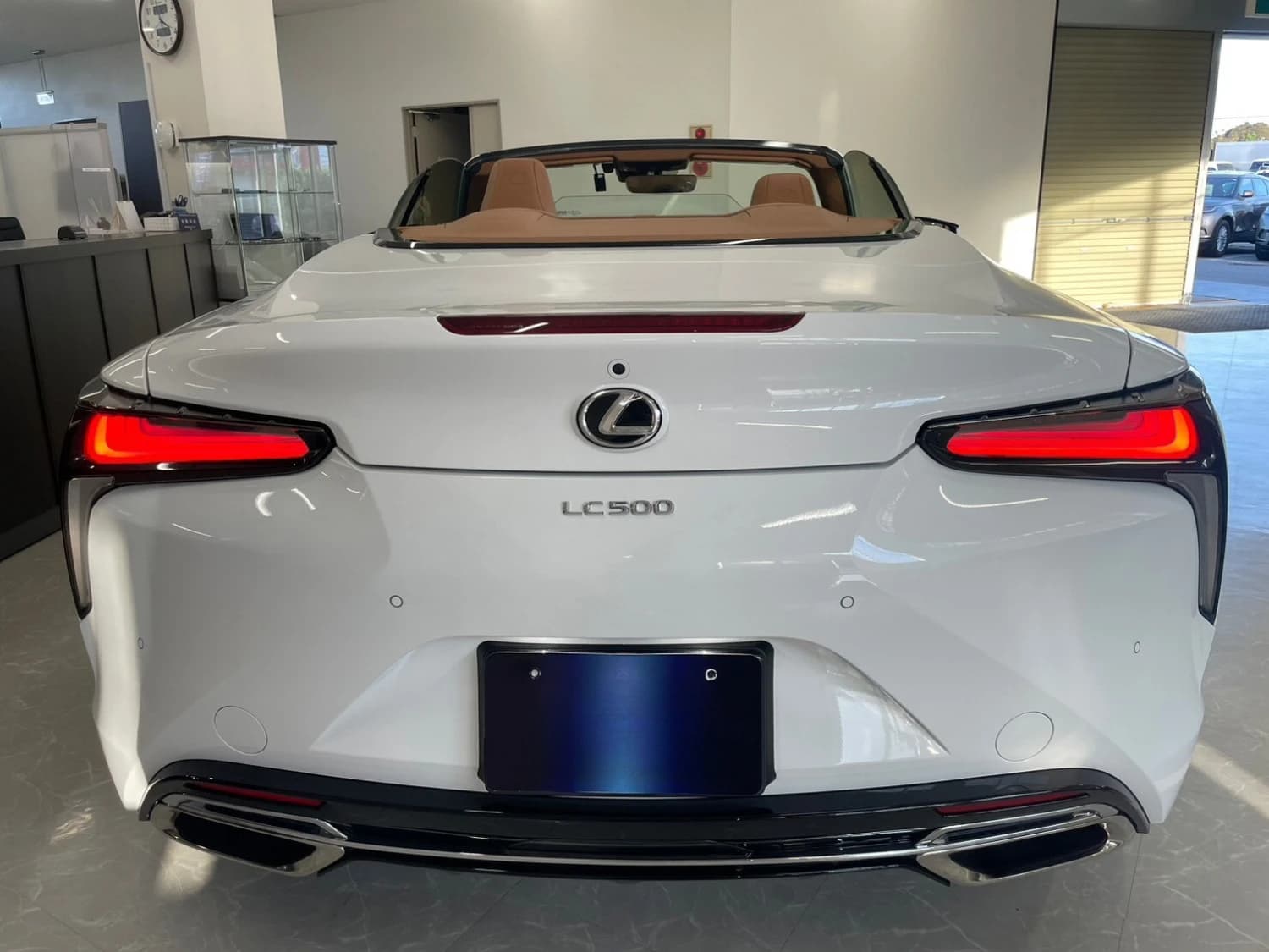 Lexus LC 500 Convertible - фото 6