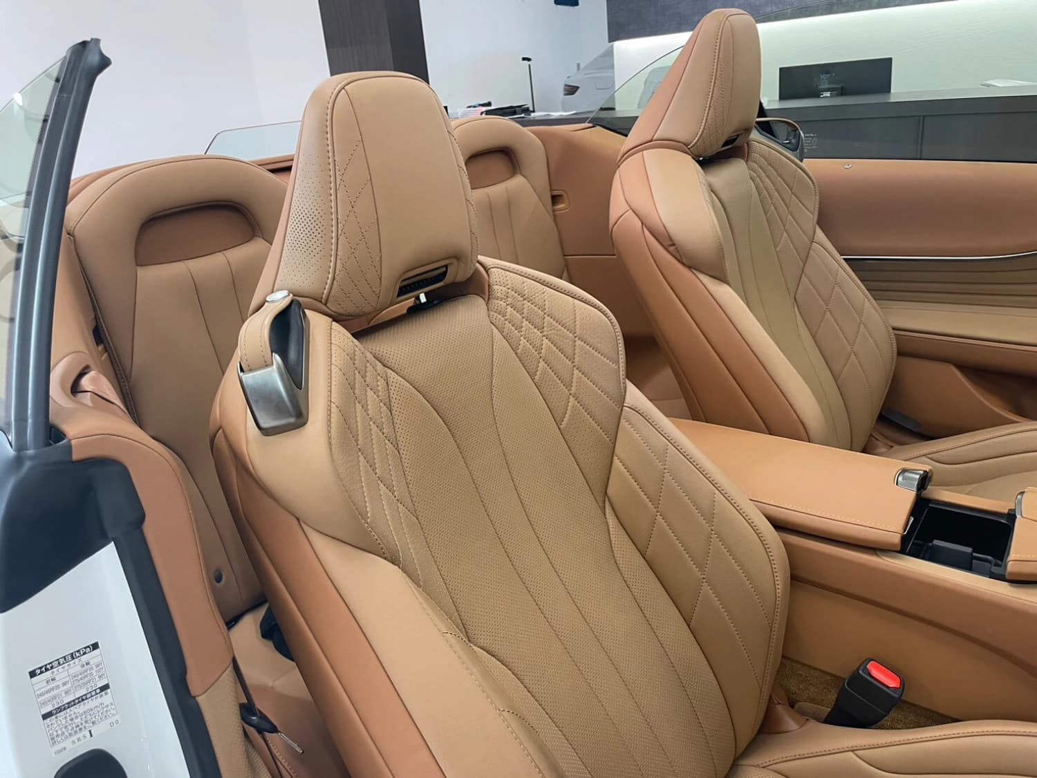 Lexus LC 500 Convertible - фото 10