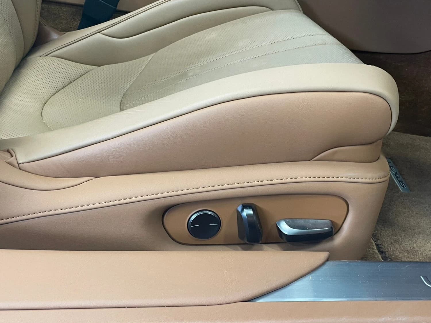 Lexus LC 500 Convertible - фото 13