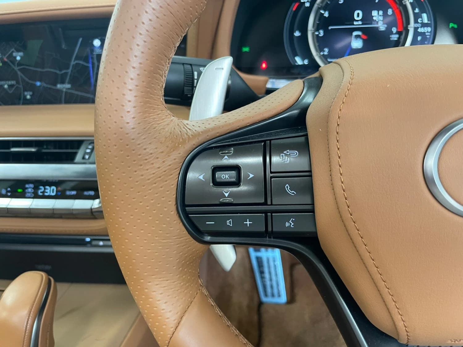 Lexus LC 500 Convertible - фото 16