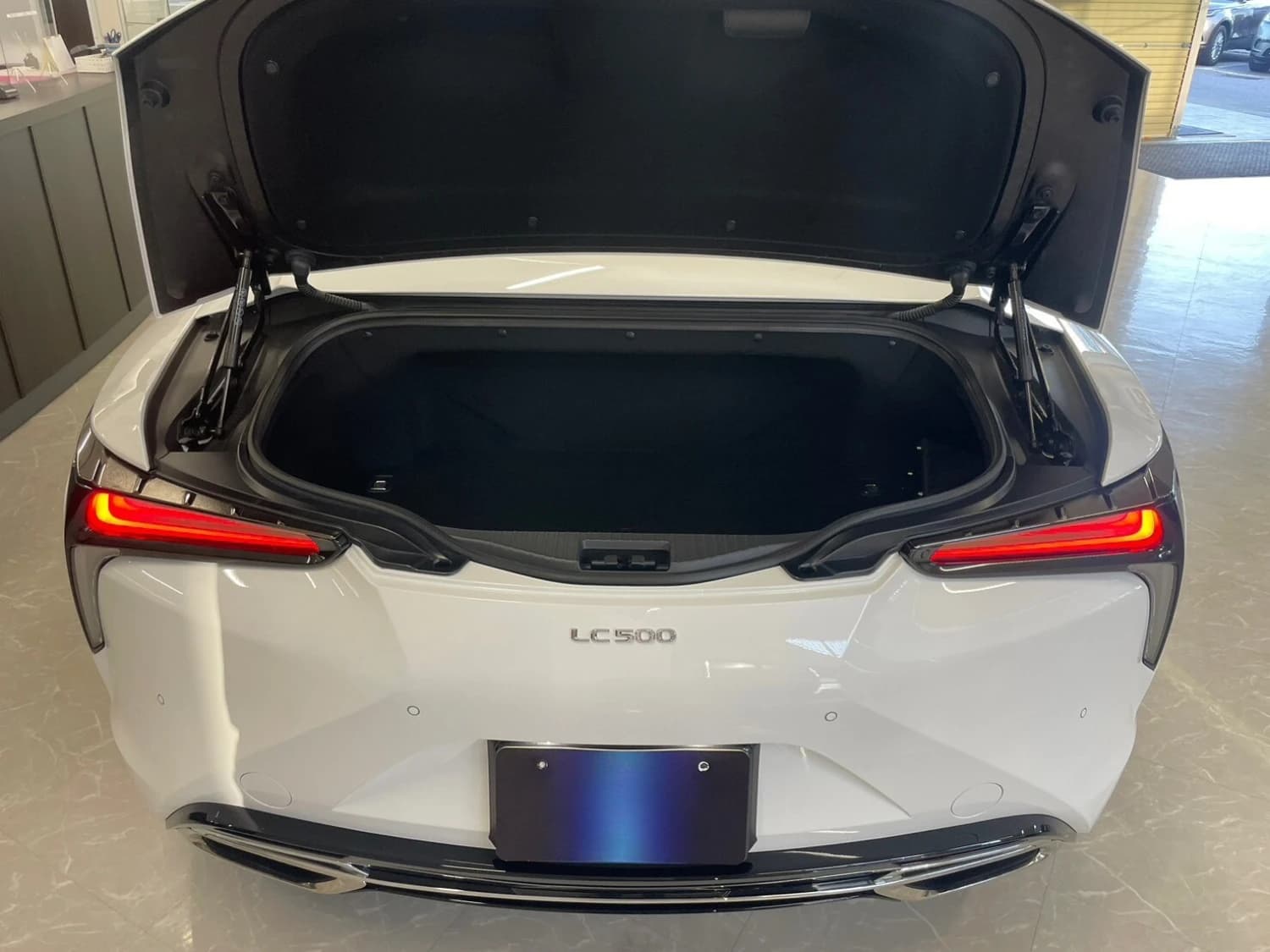 Lexus LC 500 Convertible - фото 22