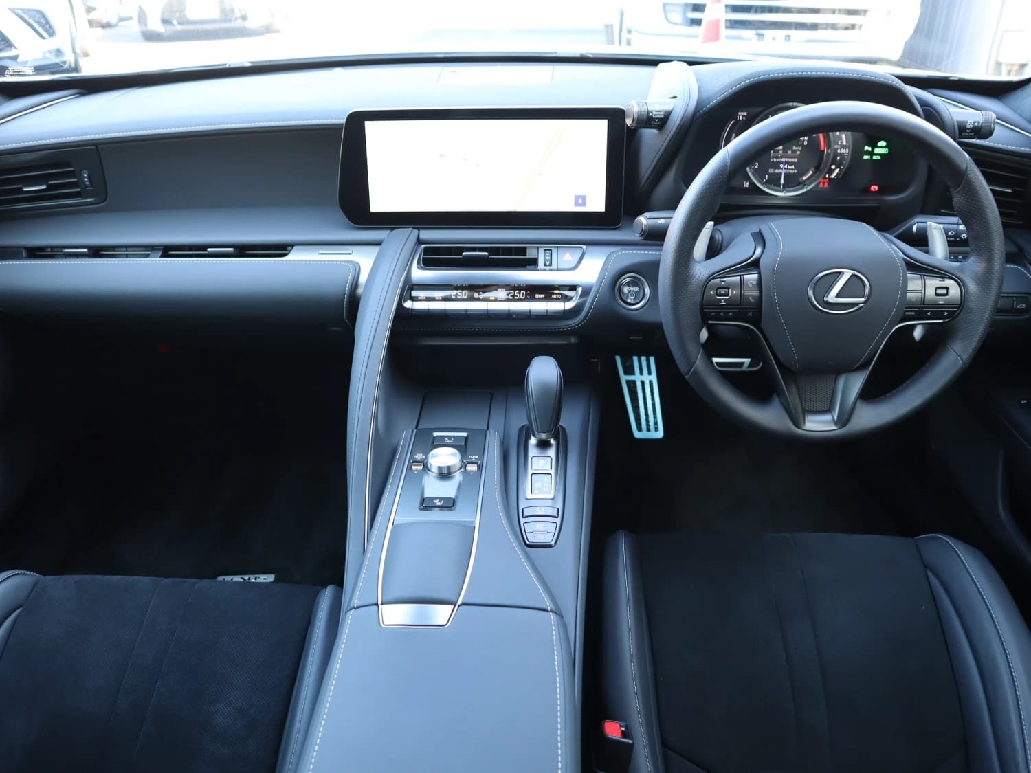 Lexus LC 500 - фото 2