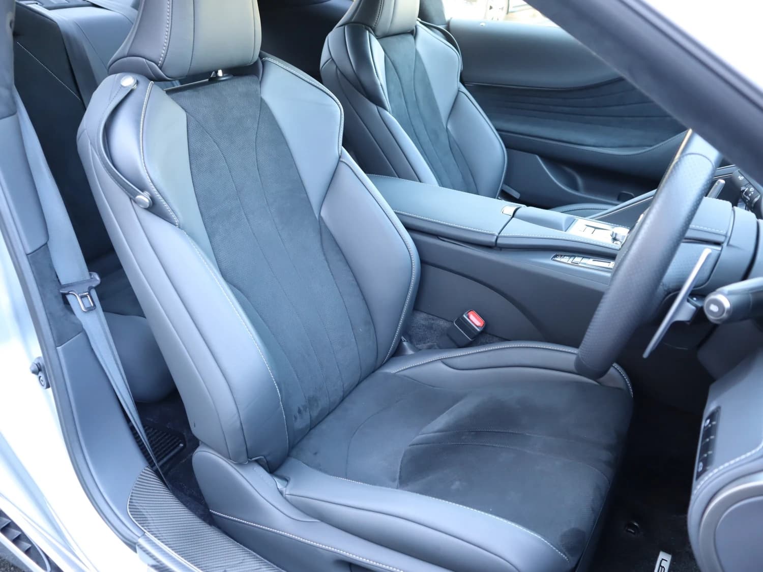 Lexus LC 500 - фото 7