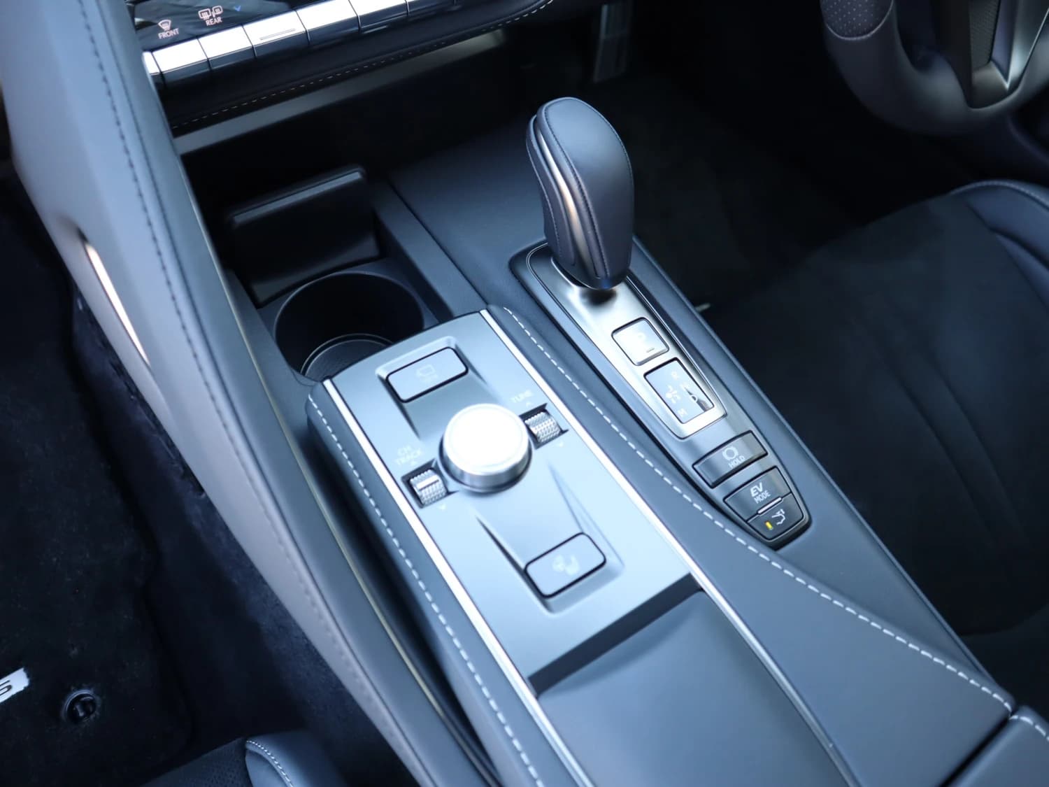 Lexus LC 500 - фото 15