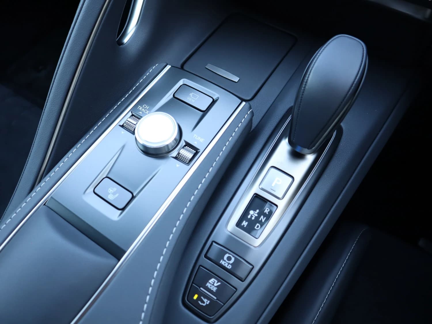 Lexus LC 500 - фото 16