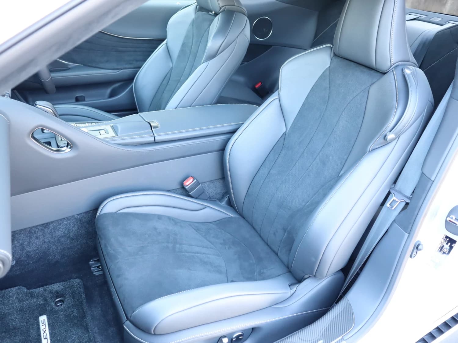 Lexus LC 500 - фото 18