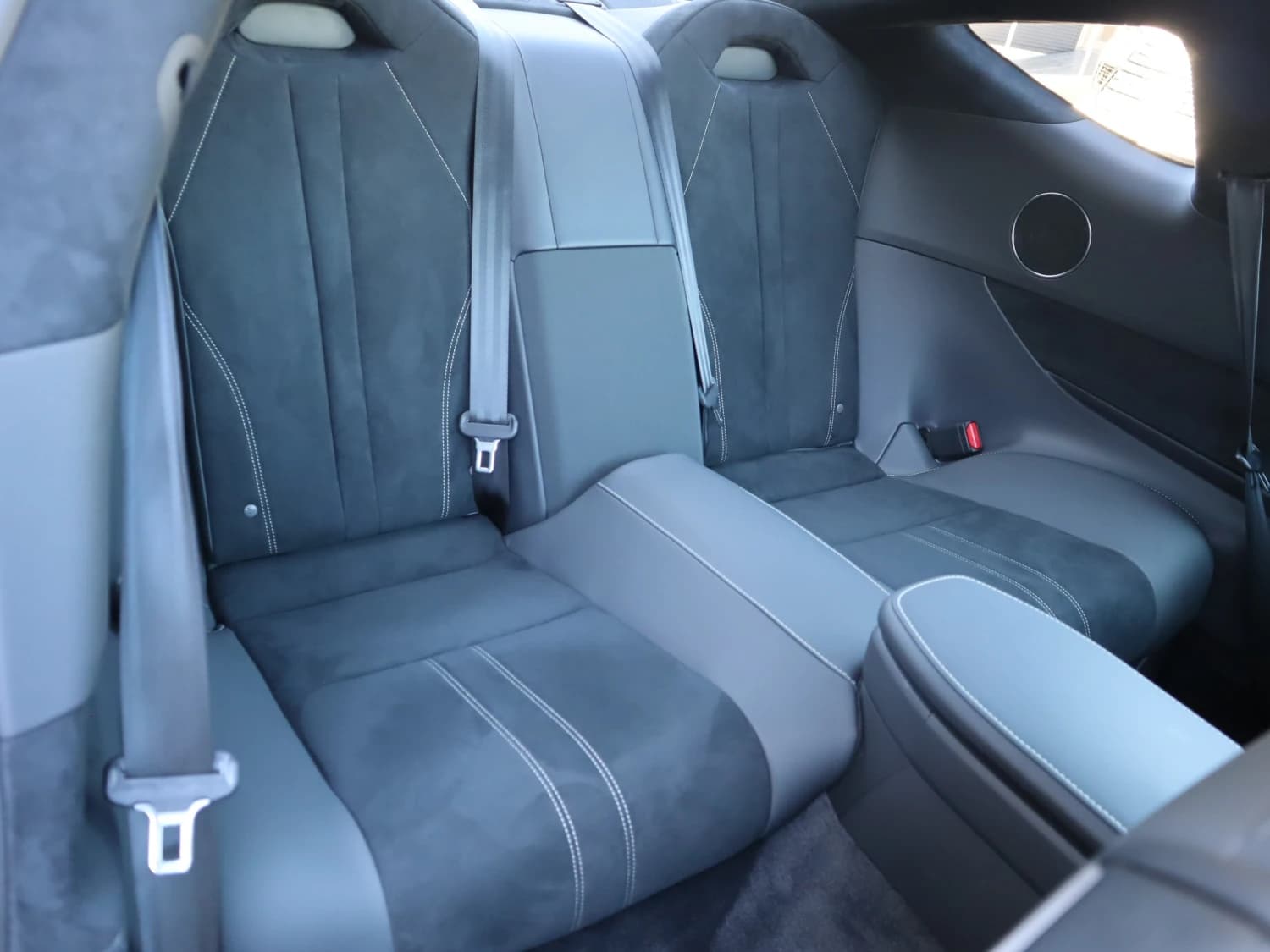 Lexus LC 500 - фото 20