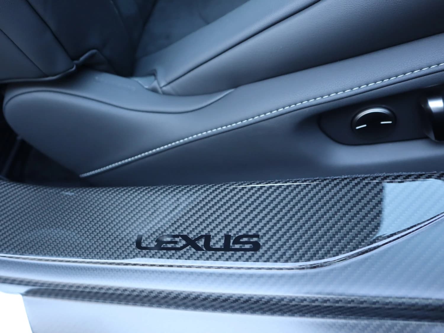 Lexus LC 500 - фото 24