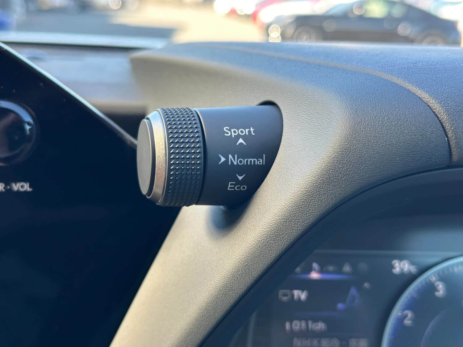 Lexus UX 200 - фото 16